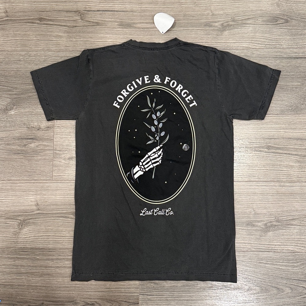 Last Call Co. Grey Distressed Wash Forgive & Forget Tee Men’s Size Small